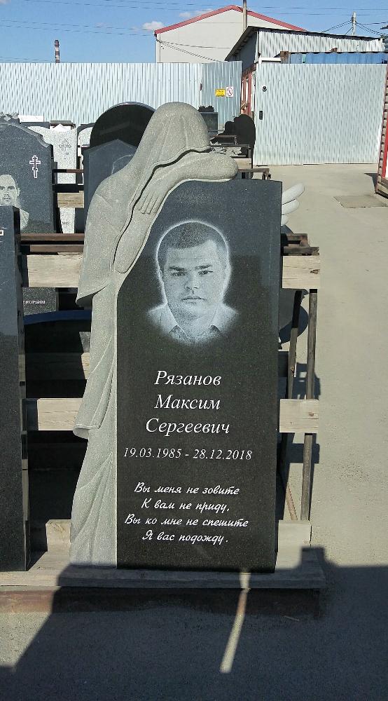 Памятник №166 из черного гранита со скорбящей — фото 4