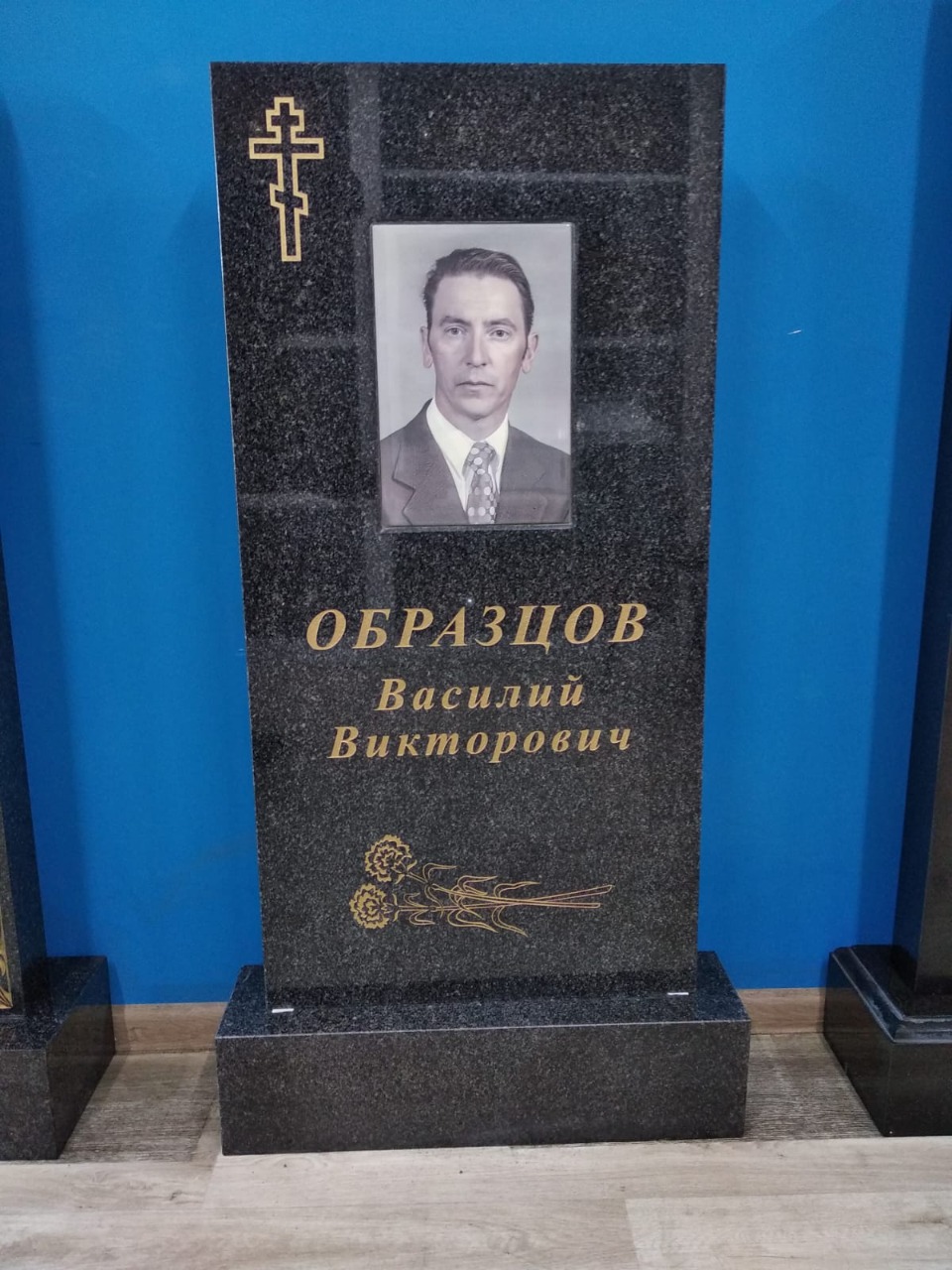 Памятник прямоугольный из черного гранита (Зернистый) — фото 3